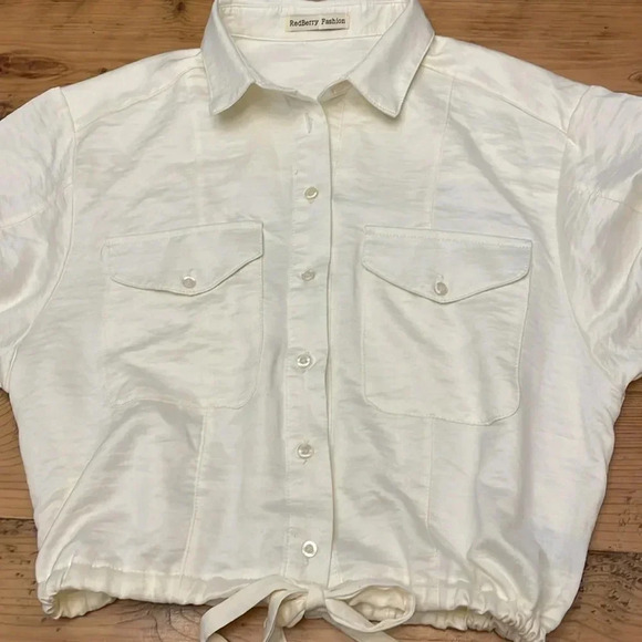 RedBerry Fashion cream button crop blouse small - Picture 3 of 9